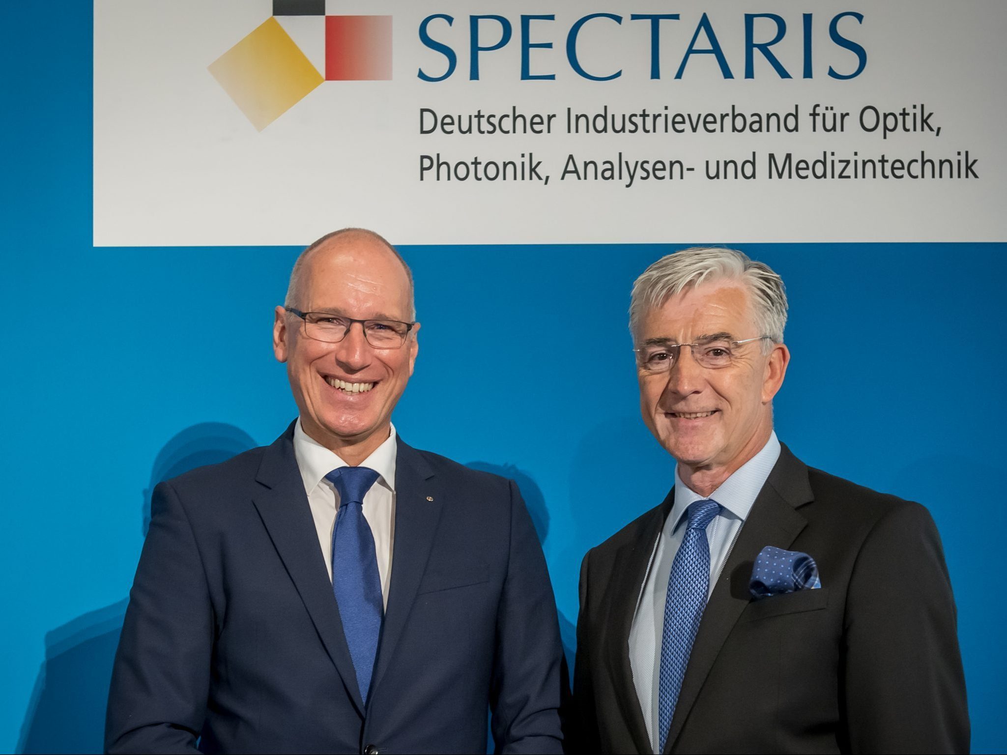 Der neue Spectaris-Vorsitzende Ulrich Krauss mit seinem Vorgänger Josef May.