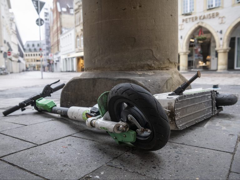 Stadt Münster will gegen unachtsam abgestellte E-Roller vorgehen