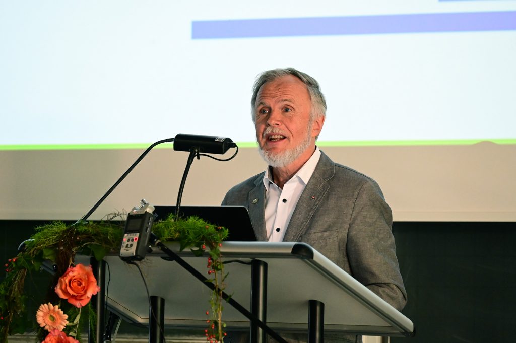 Professor, Prodekan und Studiengangsleiter des Bachelorstudiengangs Jürgen Nolting