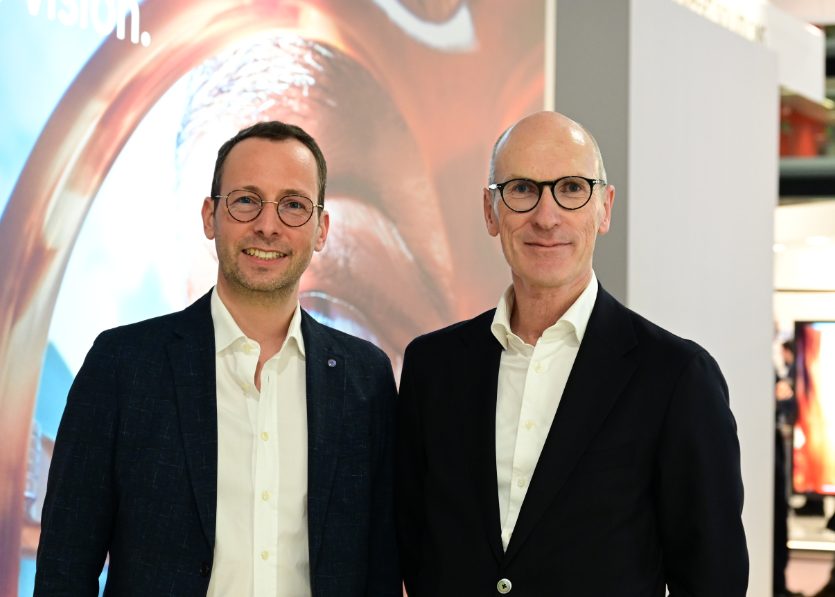 Alexander Mohr, Managing Director Essilor Germany und Dr. Norbert Gorny, COO Essilor Group auf der MIDO 2023