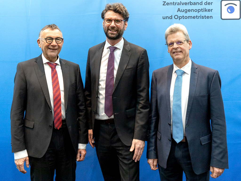 v.l.: ZVA-Präsident Christian Müller, ZVA-Geschäftsführer Dr. Jan Wetzel und ZVA-Ehrenpräsident Thomas Truckenbrod