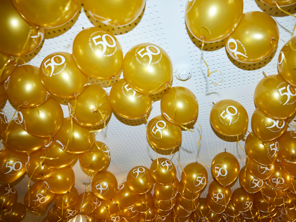 Luftballons im Varna Palace, Aarhus/Dänemark, anlässlich 50 Jahre Prodesign