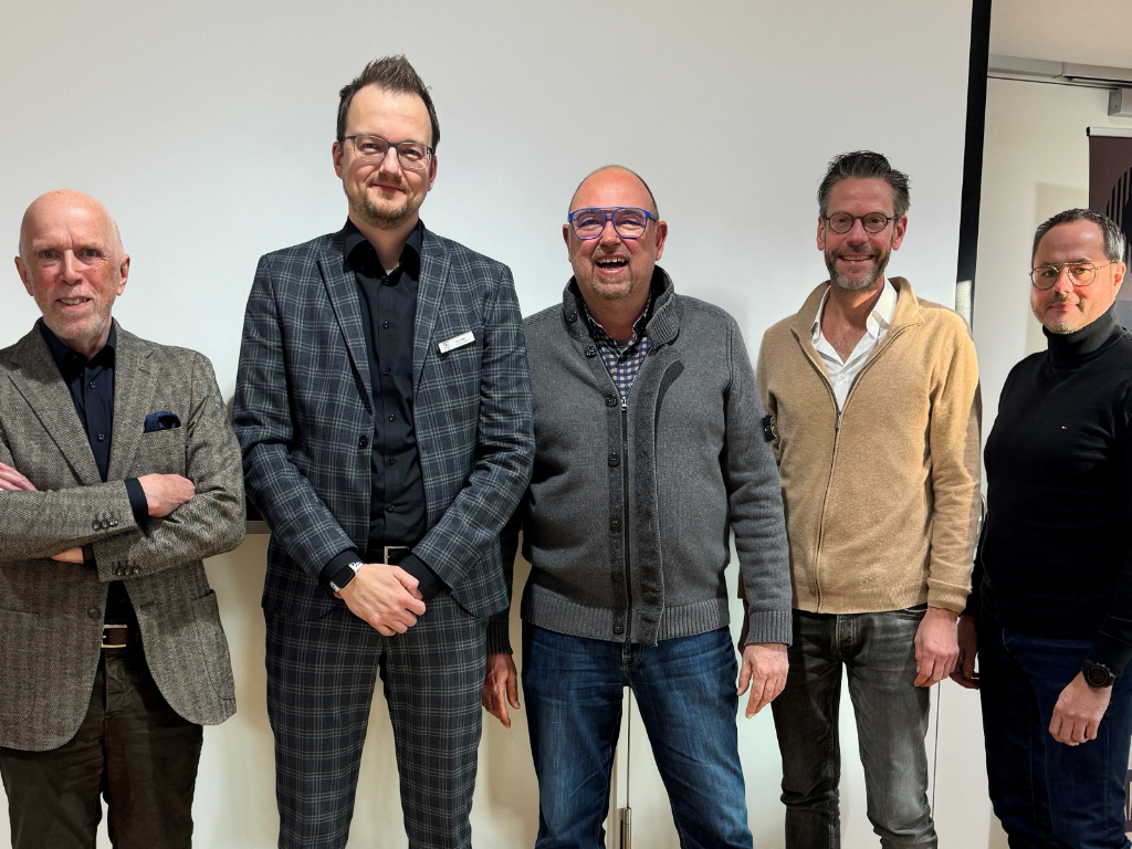 Dr. Wolfgang Cagnolati, Kai Jaeger, Stefan Lahme, Maarten Hobé und Ralf Bachmann von der Gütegemeinschaft Optometrische Leistungen e.V.