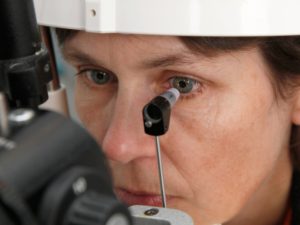 Messung des Augeninnendrucks als wichtiger Risikofaktor für eine Grüner Star-Erkrankung