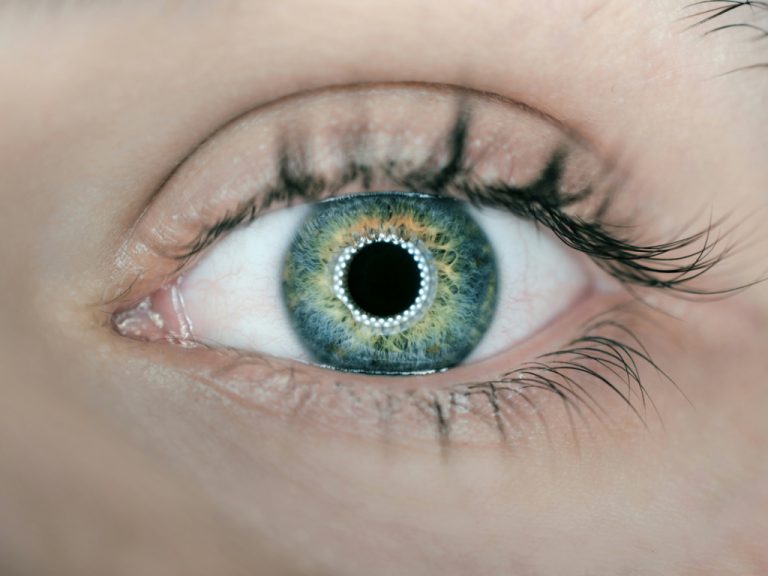 Forschung: KI-Modell GPT-4 besser als viele Ärzte bei der Beurteilung von Augenproblemen