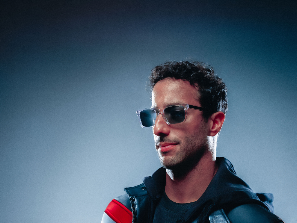 Daniel Ricciardo mit Brille von Hugo Eyewear