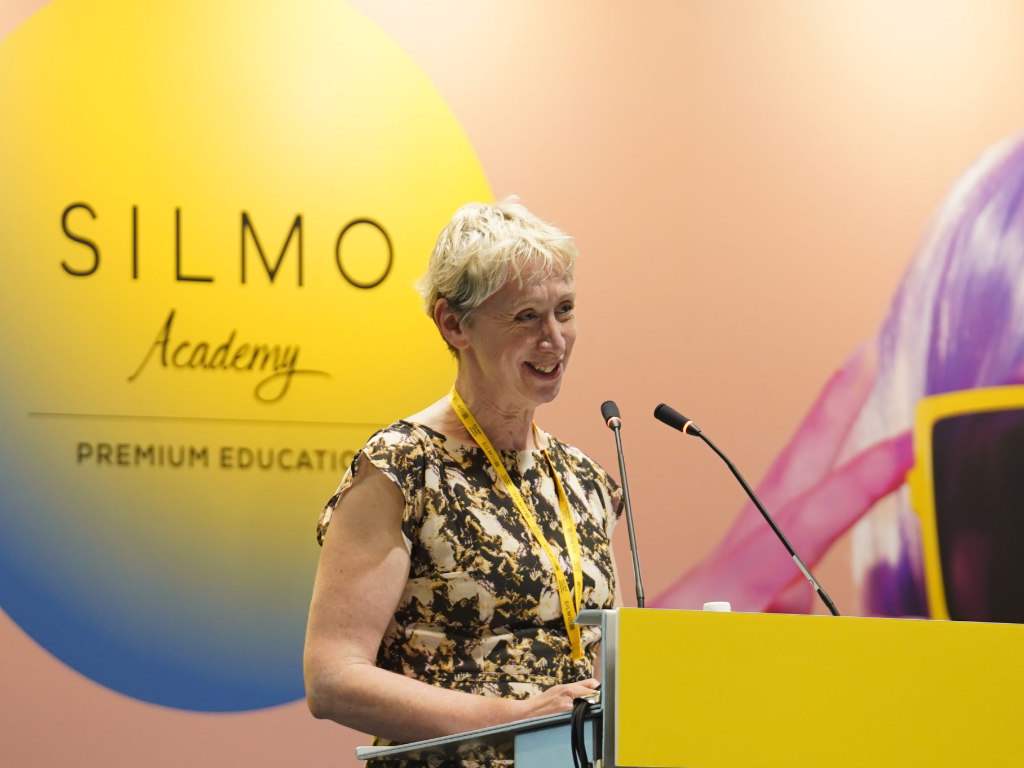Referentin der Silmo Academy auf der Silmo Singapore 2024
