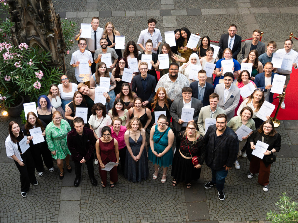 Teilnehmer der Augenoptikergesellen-Lossprechungsfeier 2025 im Bezirk Köln