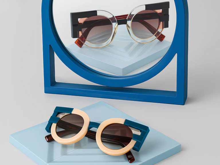 Pop-Szenografie zeigt Brille im Spiegel der Marke Face a Face