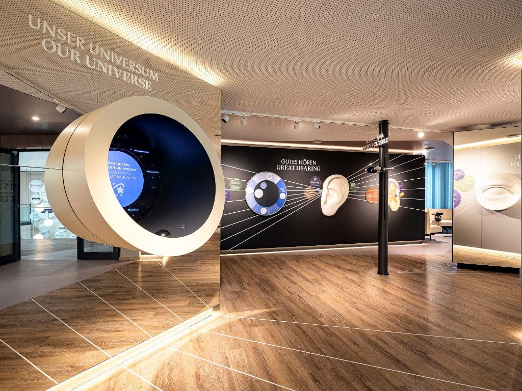 Ausstellung „Fielmann Experience“ in neuer Fielmann-Firmenzentrale