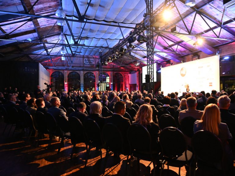 Teilnehmer des Spectaris-Trendforums 2024 in der Berliner Classic Remise