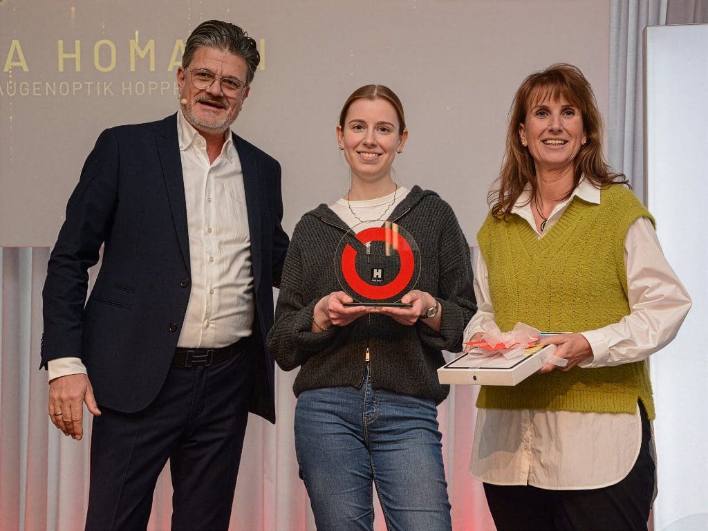 Förderpreisträgerin Nina Homann mit Ausbilderin Andrea Gährken sowie Carsten Schünemann