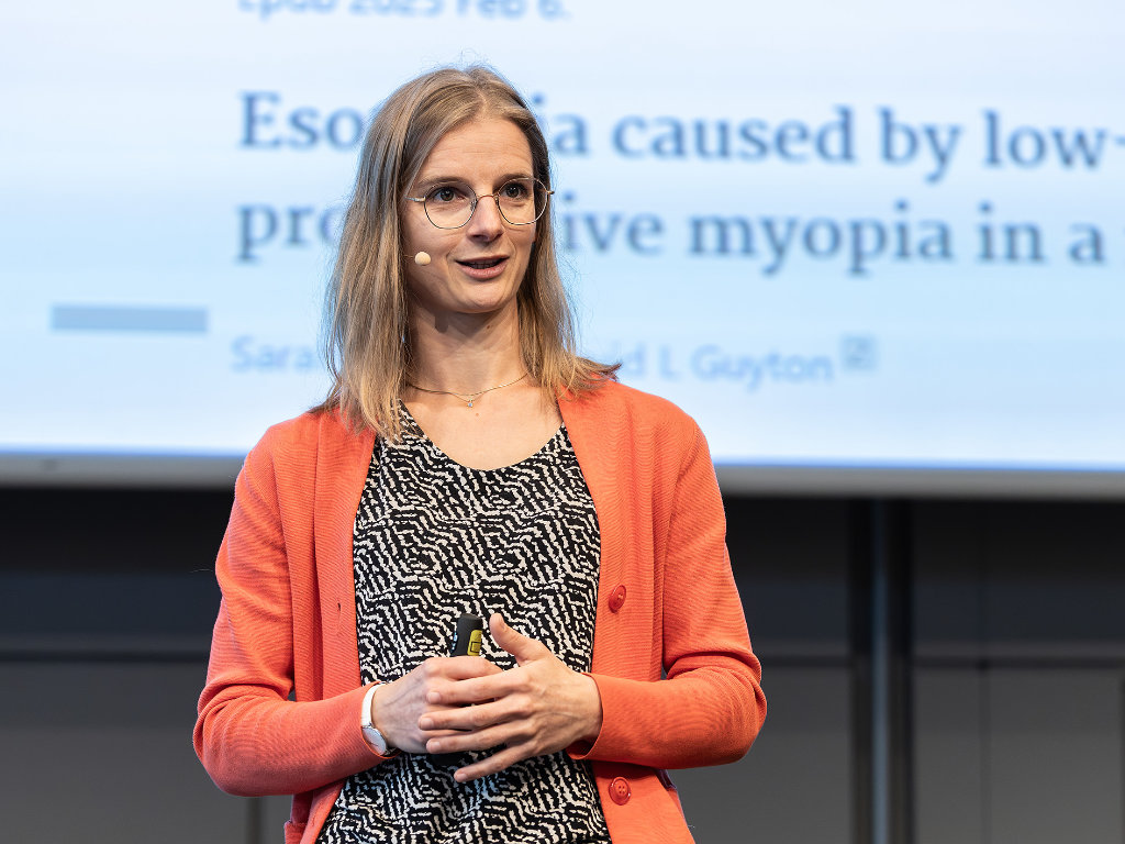 Carolin Truckenbrod beim Vortrag auf dem Tag der Optometrie 2025