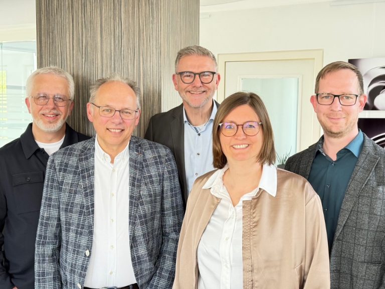 Von links.: Matthias Müller, Ralph Hönl, Thomas Heimbach, Katharina Bussemaß, Philipp Bell vom Aufsichtsrat der Augenoptiker Ausgleichskasse (AKA)