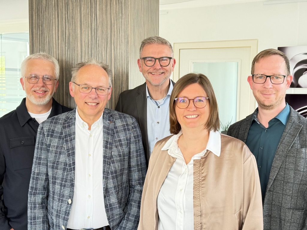 Von links.: Matthias Müller, Ralph Hönl, Thomas Heimbach, Katharina Bussemaß, Philipp Bell vom Aufsichtsrat der Augenoptiker Ausgleichskasse (AKA)