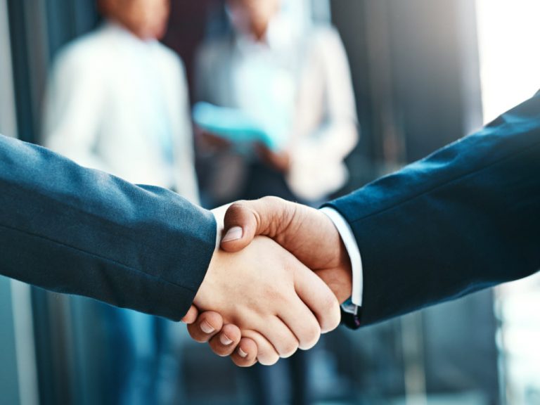 Geschäftlicher Handschlag