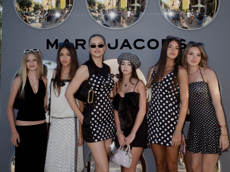 Model Adriana Lima als Kampagnen-Gesicht der neuen Marc Jacobs-Brillenkollektion mit weiteren Influencern auf einem Event im Coachella Valley