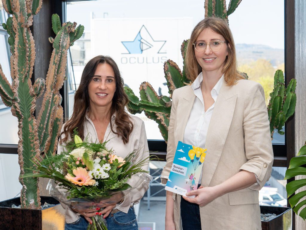 Augenoptikerin Kathrin Exeler von Meisterwerk Augenoptik & Hörakustik und Amelie Neubert, Leiterin der Oculus Akademie