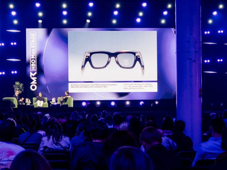 Bühne von EssilorLuxottica mit Meta auf dem OMR Festival