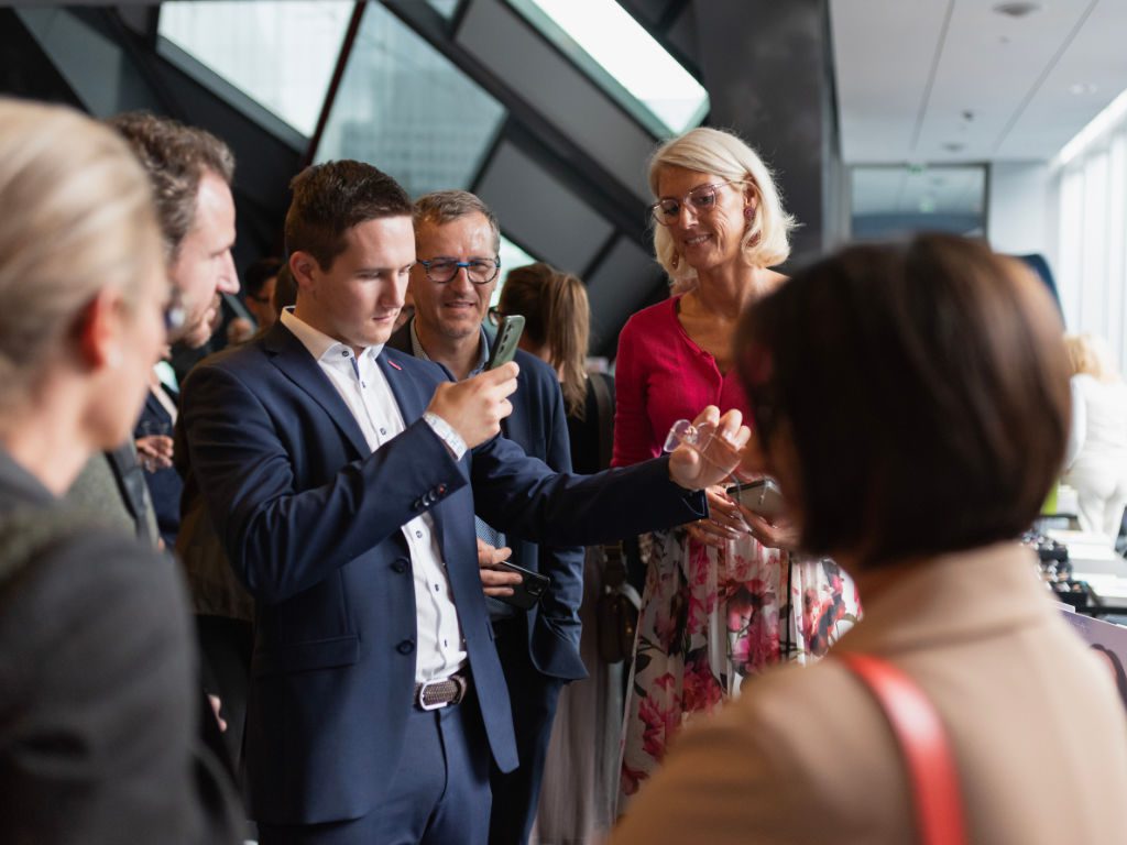 Aussteller aus der Augenoptik auf dem OHI Update 2025 im Dialog mit Besuchern