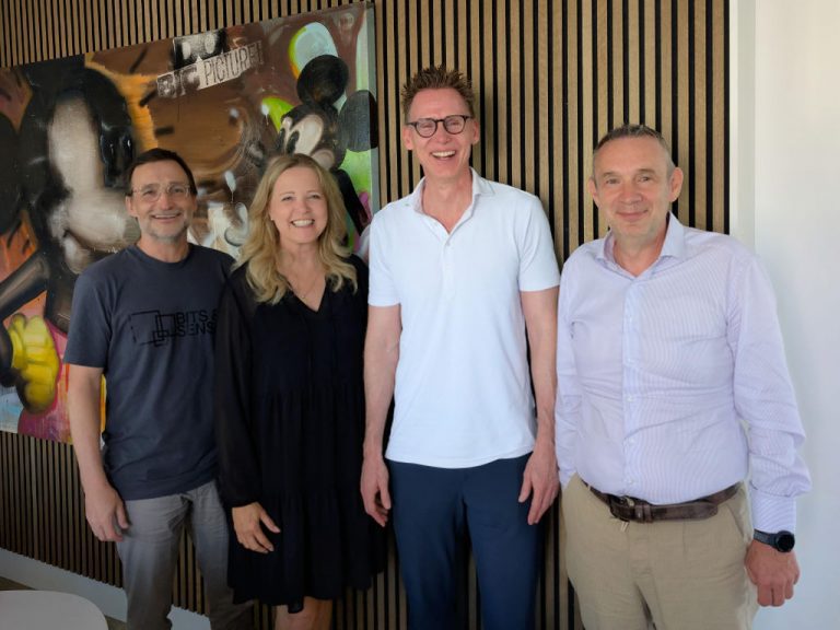 Von links: Carsten Wrede (Geschäftsführer Agentur Tresohr Studios), Ute Limberg (Geschäftsführerin AOV NRW), Frank Busemann (früherer Zehnkämpfer) und Stefan Herburg (Geschäftsführer Servicegesellschaft AOS Augenoptiker Service GmbH)