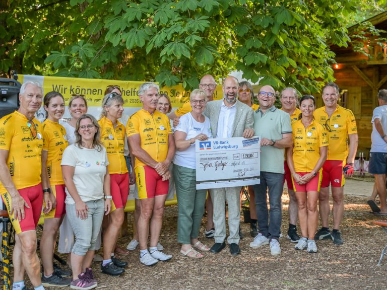 Teilnehmer der Tour Ginkgo 2026 mit Augenoptiker Markus Stammberger von Brillen-Mosqua