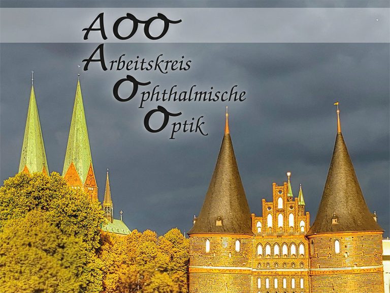 Eine Grafik mit Ansichten der Lübecker Altstadt und dem Holstentor weist auf das 34. Jahrestreffen des Arbeitskreises Ophthalmische Optik (AOO) vom 13. bis 15. November 2026 in Lübeck hin.