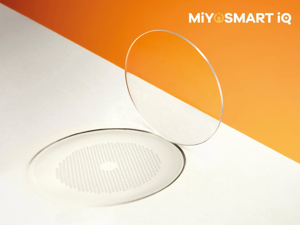 Neues Myopie-Management-Brillenglas Miyosmart iQ von Hoya