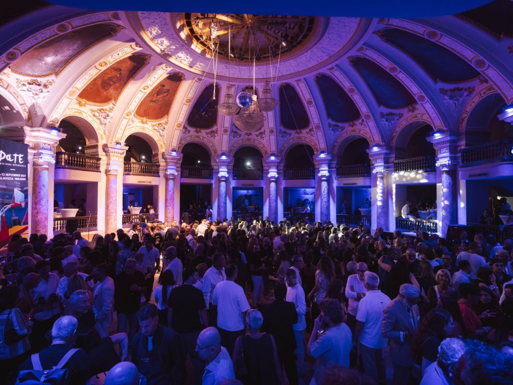 Besucher der Brillenfachmesse DaTE 2026 im Salone Margherita in Neapel