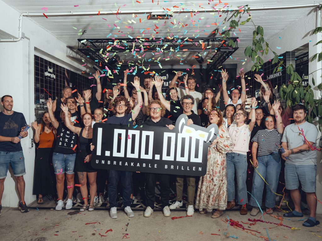Team des Brillenherstellers Gloryfy feiert 1.000.000 verkaufte Brillen