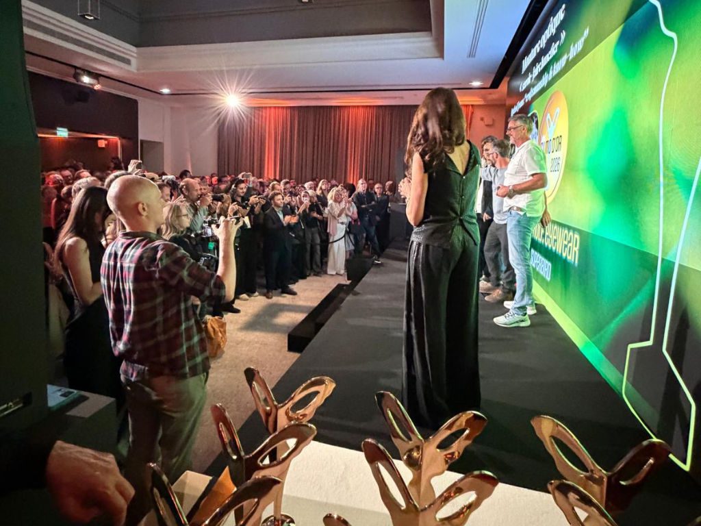 Seitlicher Blick auf die Bühne der Silmo d’Or-Gala 2026