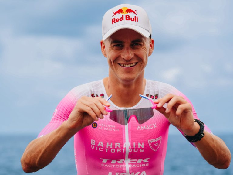 Marten Van Riel zeigt Rudy Project Astral Sportbrille