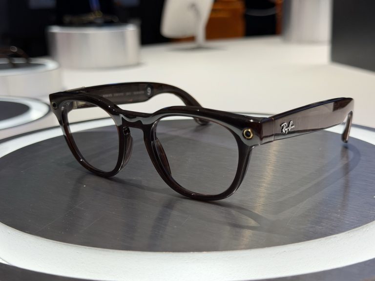 EssilorLuxottica zu Smart Glasses